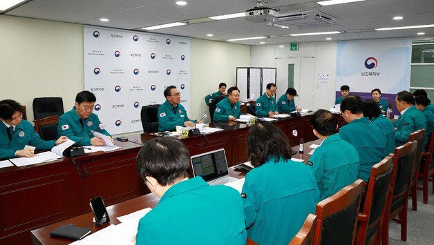 의사들 설 이후 단체행동 조짐에…연휴 첫날에도 중수본 회의｜동아일보