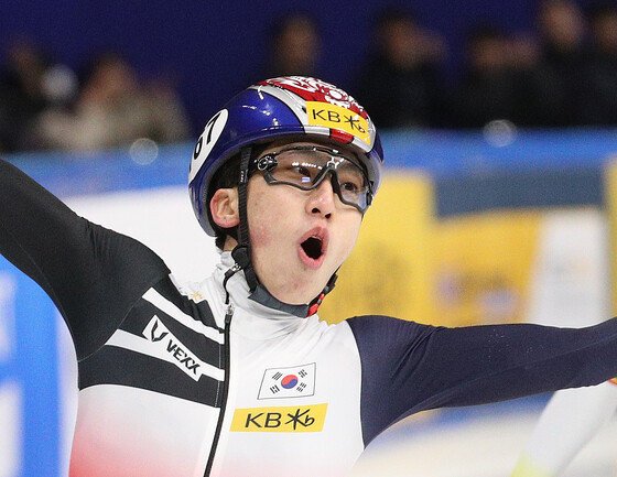 박지원·김길리, 쇼트트랙 월드컵 남녀 1000m 동반 우승…랭킹 1위 유지｜동아일보