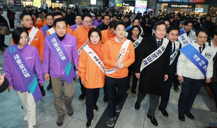 [속보]제3지대 4개 세력 합당 합의…통합 신당 구성