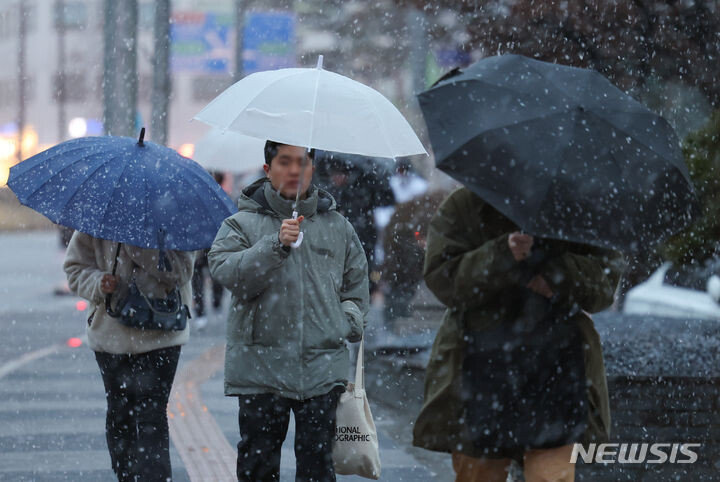 [날씨]“우산 챙기세요”…전국 대부분서 비·눈